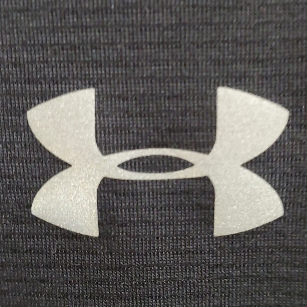 Under Armour Shirt - Picture 3 of 6